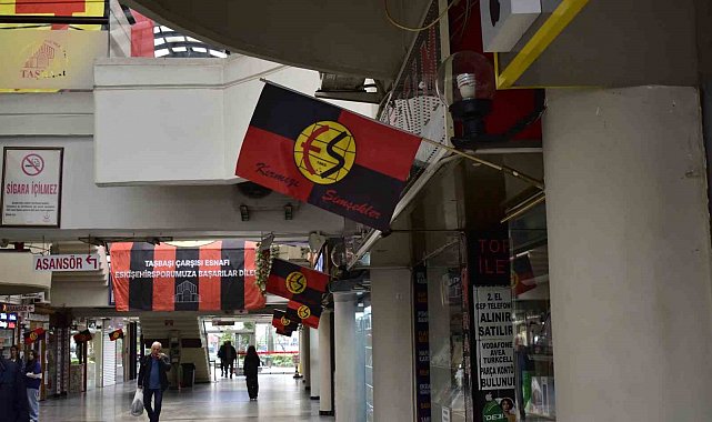 Eskişehir'de maç heyecanı: Kent kırmızı-siyaha büründü