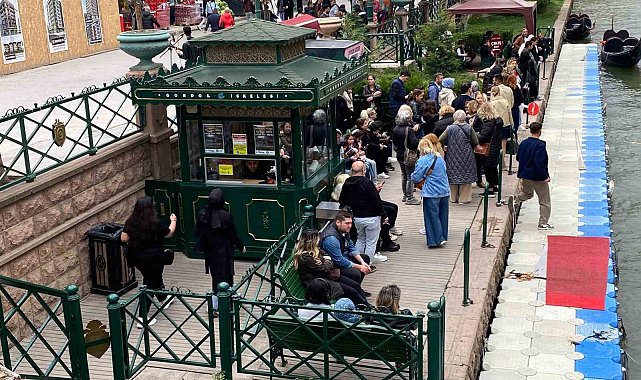 Eskişehir'de turist yoğunluğu sürüyor