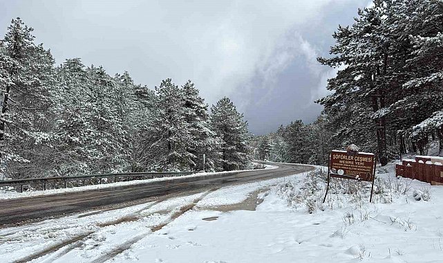 Eskişehir'in Akdeniz olarak bilinen Sarıcakaya ilçesi beyaz örtü ile kaplandı