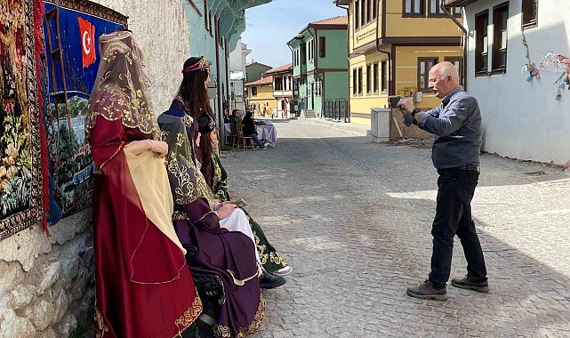 Eskişehir'in kültür mirasını dükkânında yaşatıyor