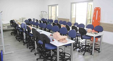 Esnaf Hastanesi'nden eğitime destek