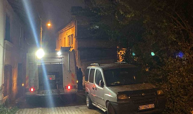 Eşyalarını yenilediği evi alevlere teslim oldu