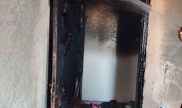 Evde çıkan yangında eşyalar kullanılamaz hale geldi
