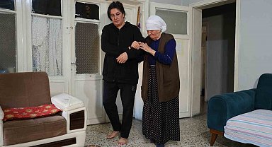 Evden çıkartılacak görme engelli Emine teyzenin gözyaşları