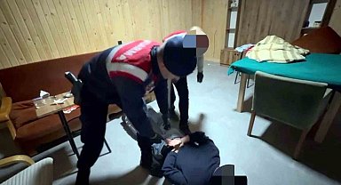 Evin her yerine silah zulalamışlar