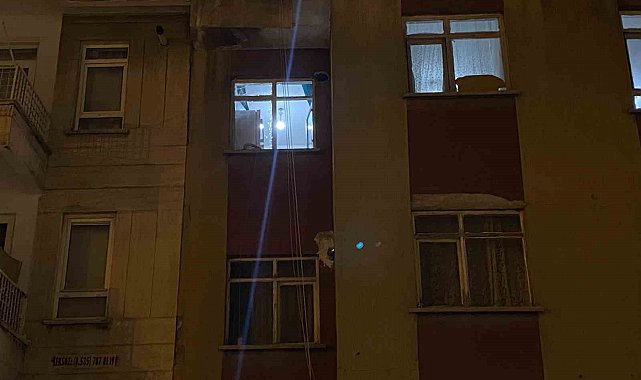 Evinin camına çıktı, etrafa ateş açtı, polise silah doğrulttu