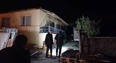 Evinin önünde tabancayla vurulan şahıs yaralandı