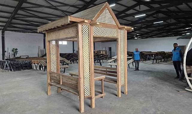 Eyyübiye, parklarındaki malzemeleri kendileri üretiyor