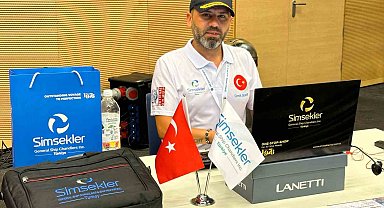 F klavye yarışmasında Türkiye'nin en hızlı parmaklarından biri İzmir'den