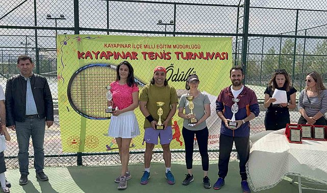 Farklı meslek gruplarından 167 tenisçinin katıldığı turnuva tamamlandı