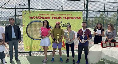 Farklı meslek gruplarından 167 tenisçinin katıldığı turnuva tamamlandı