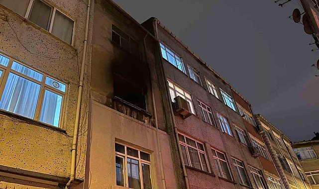 Fatih'te 3 katlı binada yangın