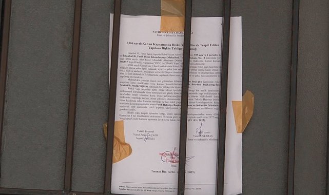 Fatih'te 6,2'lik depremde hasar alan 3 bina boşaltıldı