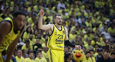 Fenerbahçe, play-off serisinde 1-0 öne geçti