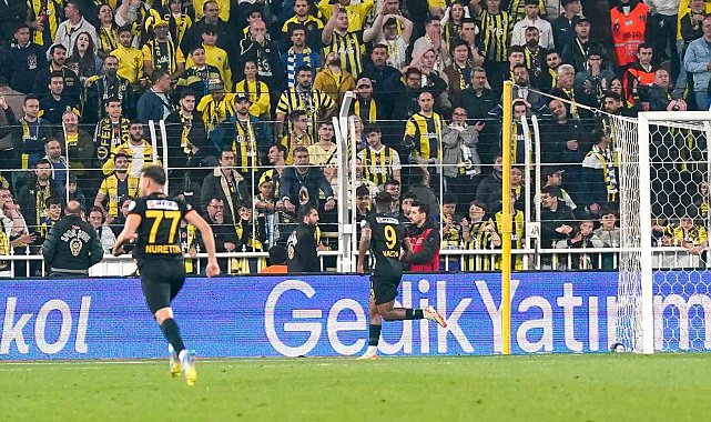 Fenerbahçe taraftarından yönetime tepki