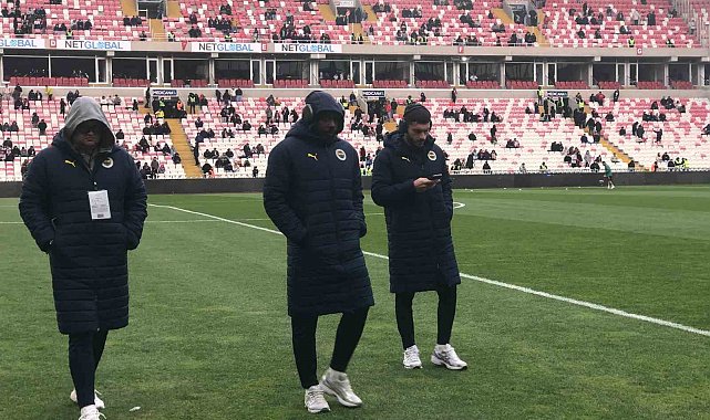 Fenerbahçeli futbolcular ve Jose Mourinho'dan zemin kontrolü