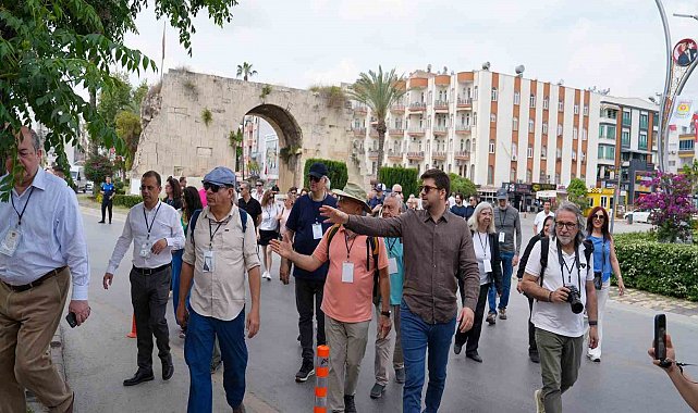 FIJET üyeleri Tarsus'ta sanat ve tarihi keşfetti