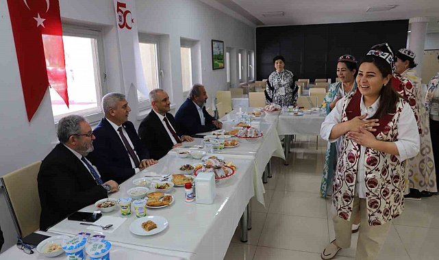 Fırat Üniversitesinde Özbek akademisyenlerden anlamlı 'Şükran Günü'