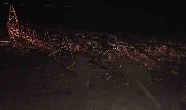 Fırtınanın yıkıp geçtiği doğuda Aras Edaş ekipleri teyakkuzda