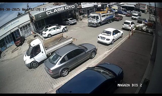 Freni boşalan kamyon geri kaçtı, 4 araca çarparak durabildi