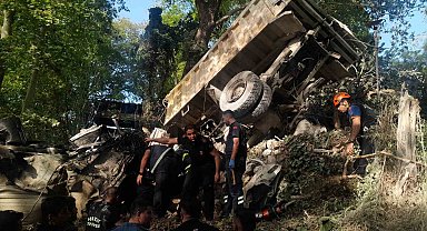 Freni patlayan hafriyat kamyonu dehşet saçtı: 1 ölü, 1 yaralı
