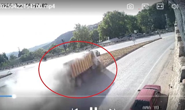 Freni patlayan hafriyat kamyonunun facia öncesi tozu dumana kattığı anlar kamerada