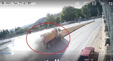 Freni patlayan hafriyat kamyonunun facia öncesi tozu dumana kattığı anlar kamerada