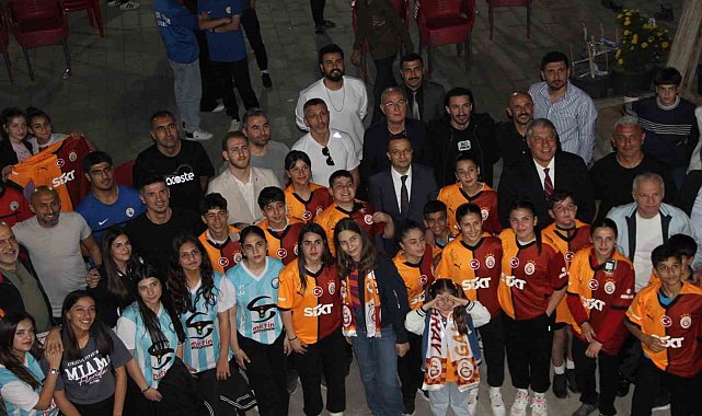 Galatasaray'ın efsaneleri Cizre'de gençlerle buluştu
