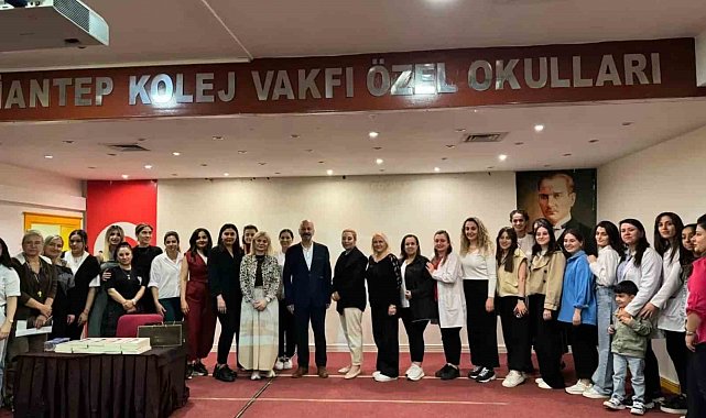 Gazeteci-yazar Ali Atalar, GKV'de minik hayranları ile buluştu