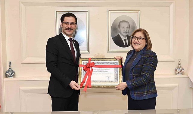 Gaziantep Büyükşehir'e iki önemli belge