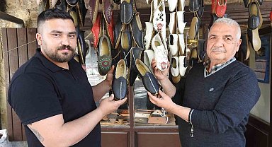 Gaziantep'in yemeni ayakkabıları turistlerden ilgi görüyor