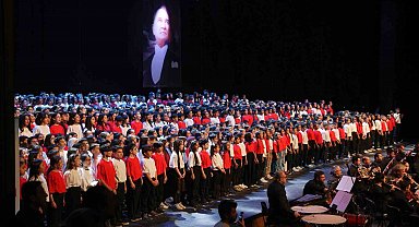 Gaziantep'te bin çocuktan oluşan koro, 23 Nisan şarkılarını seslendirdi