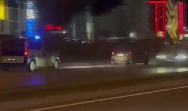Gaziantep'te filmleri aratmayan görüntüler: Polis, ters yöne kaçan otomobili çarparak durdurdu