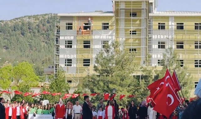 Gaziantep'te inşaat işçilerinin İstiklal Marşı duyarlılığı duygulandırdı