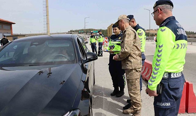 Gaziantep'te jandarma ekipleri bayram tedbirlerini sürdürüyor