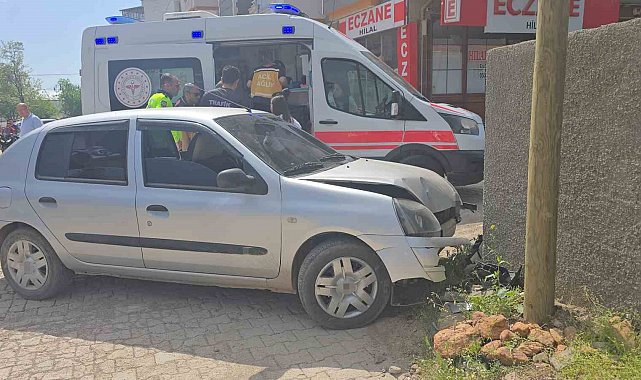 Gaziantep'te virajı alamayan otomobil duvara çarptı: 5 yaralı