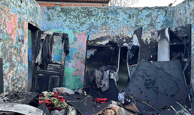 Gaziosmanpaşa'da gecekondu alev alev yandı