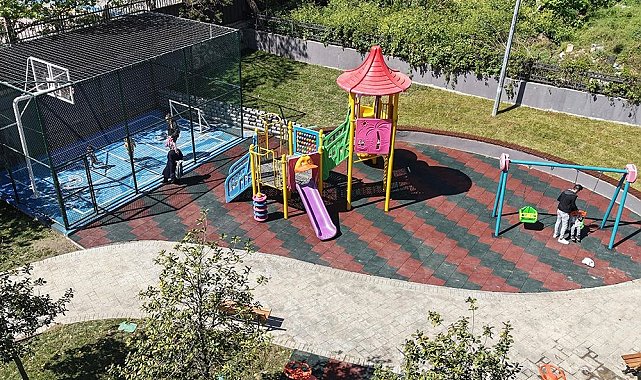 Gaziosmanpaşa'da parklar yenileniyor, çocukların yüzü gülüyor