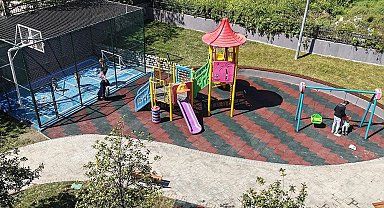 Gaziosmanpaşa'da parklar yenileniyor, çocukların yüzü gülüyor