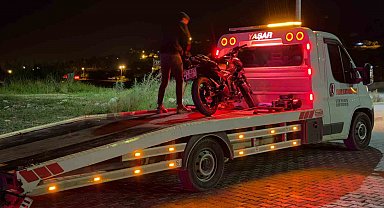 Gazipaşa'da seyir halindeki motosikletten düşen yolcu yaralandı