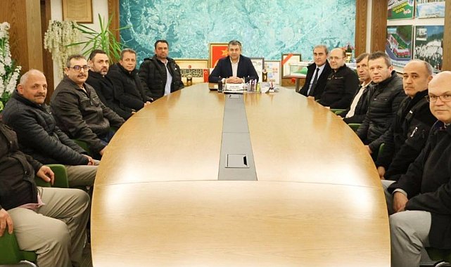 Gediz Belediye Başkanı Akel'den emekli personele vefa plaketi