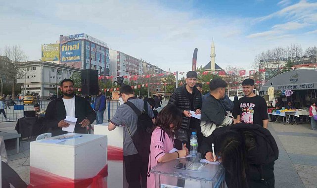 Geleceğe dair dileklerini 5 yıl sonra açılmak üzere yazdılar