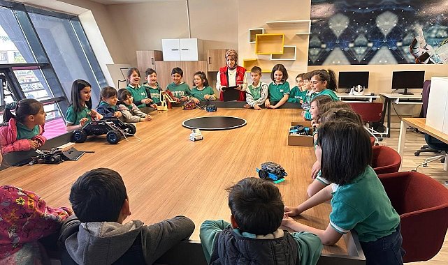 Geleceğin teknoloji liderleri 13 Şubat Gençlik Merkezi'nde yetişiyor