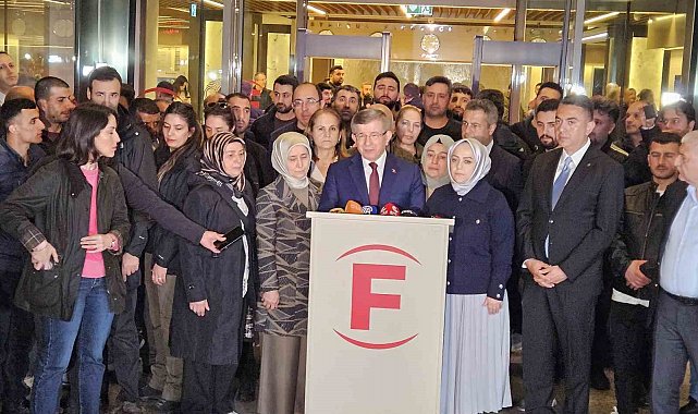 Gelecek Partisi Genel Başkanı Davutoğlu, Sırrı Süreyya Önder'i hastanede ziyaret etti