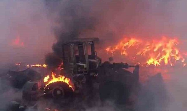 Geri dönüşüm fabrikasından alevler yükseldi