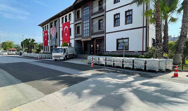 Germencik'te yeni çöp kamyonu ve konteynerler sergileniyor