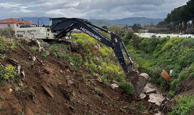 Geyre Mahallesi'nde dere yatakları temizleniyor