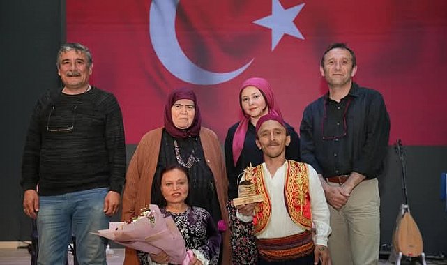 Gömeç'te engelli oyuncular minik kalplere tiyatro ile dokundu