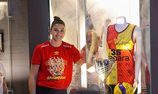 Göztepe Voleybol, kaptan Ceren'le sözleşme uzattı