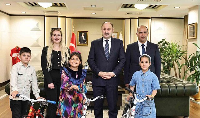 Gülpınar öğrencileri makamında ağırladı